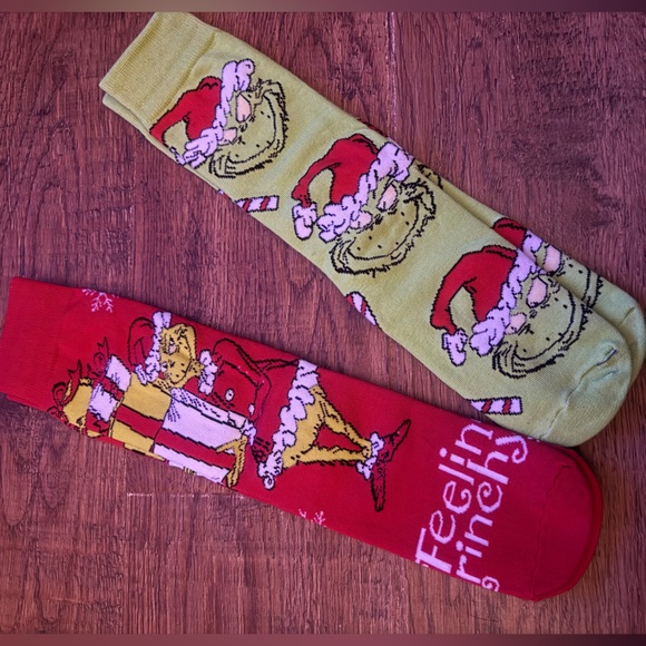 Grinch socks NEW women’s 9-11 - Picture 3 of 3